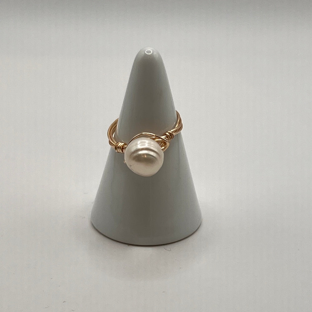 
                  
                    Sibay Studio: Wire Ring
                  
                