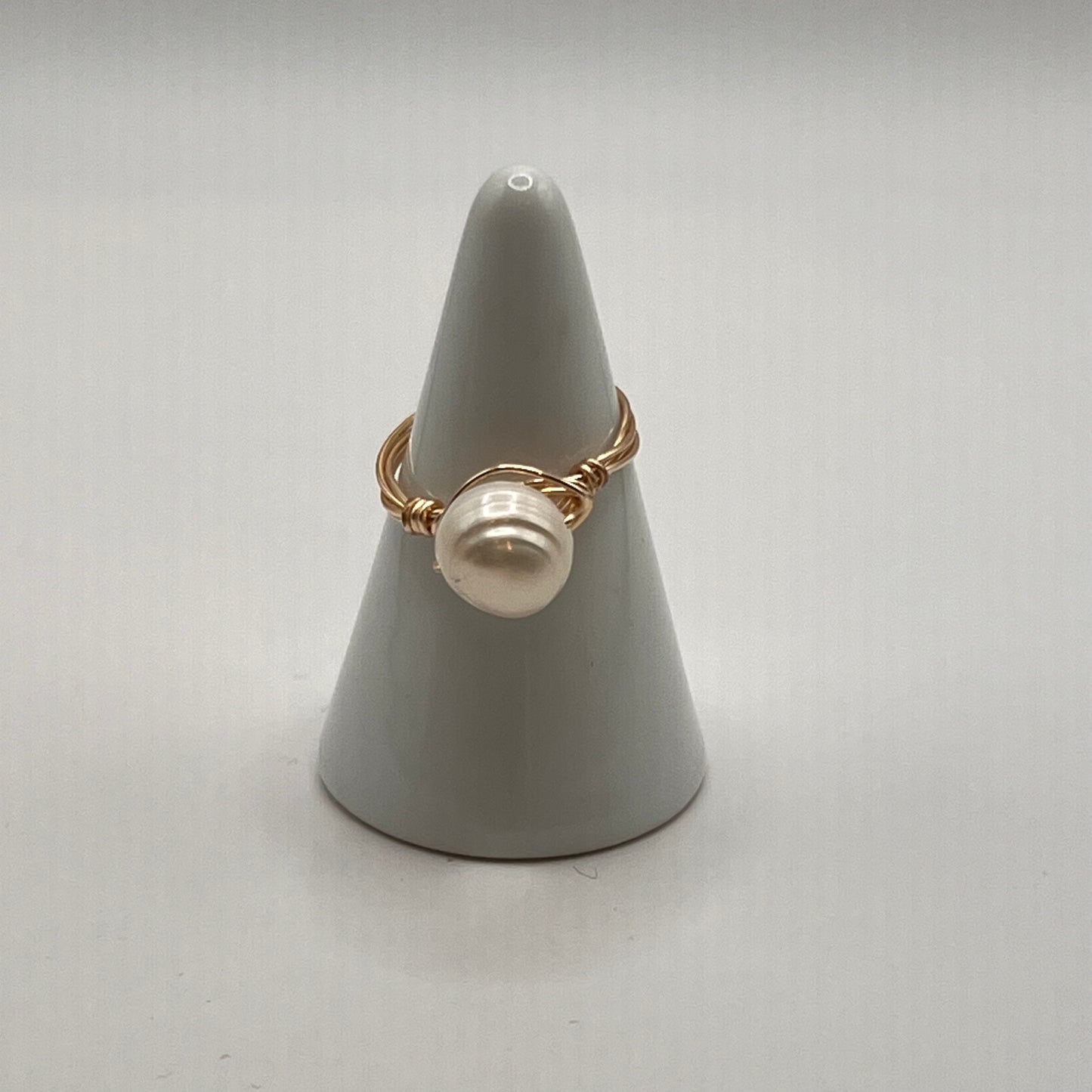 
                  
                    Sibay Studio: Wire Ring
                  
                