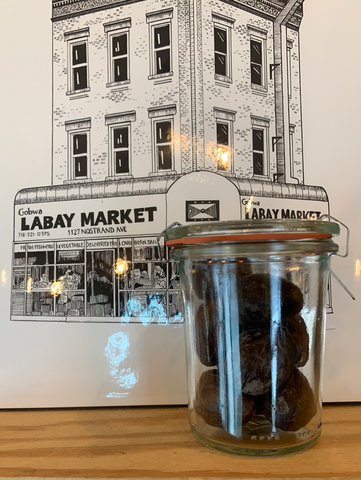Labay Market: Nutmeg